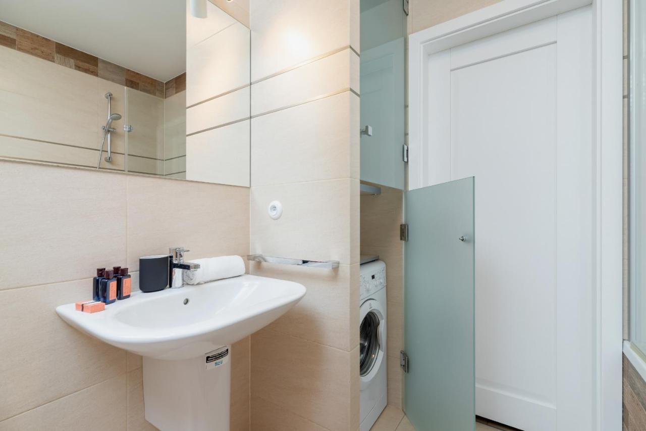 Politechnika Krakowska Apartment By Renters Prestige Bagian luar foto