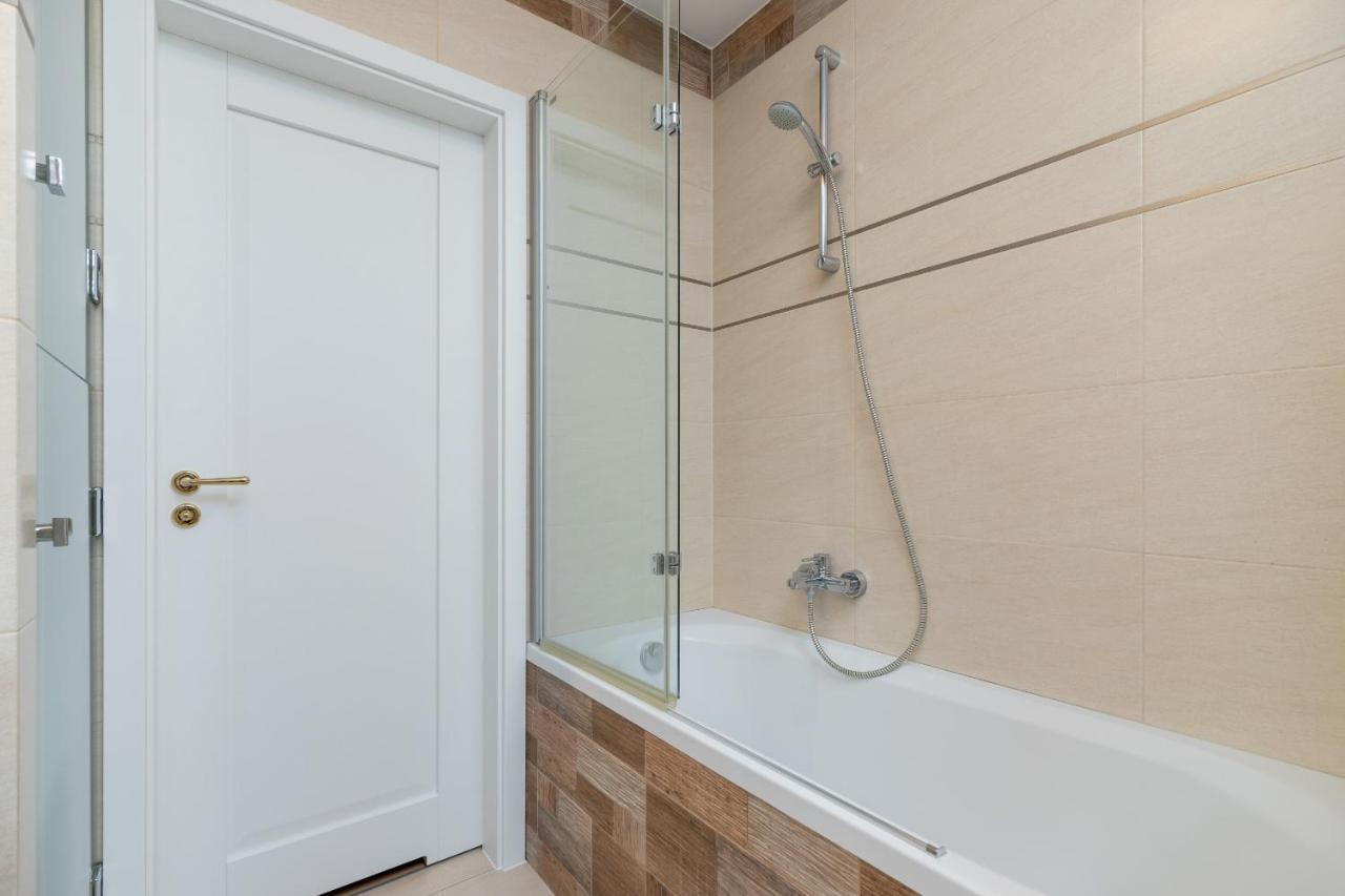Politechnika Krakowska Apartment By Renters Prestige Bagian luar foto